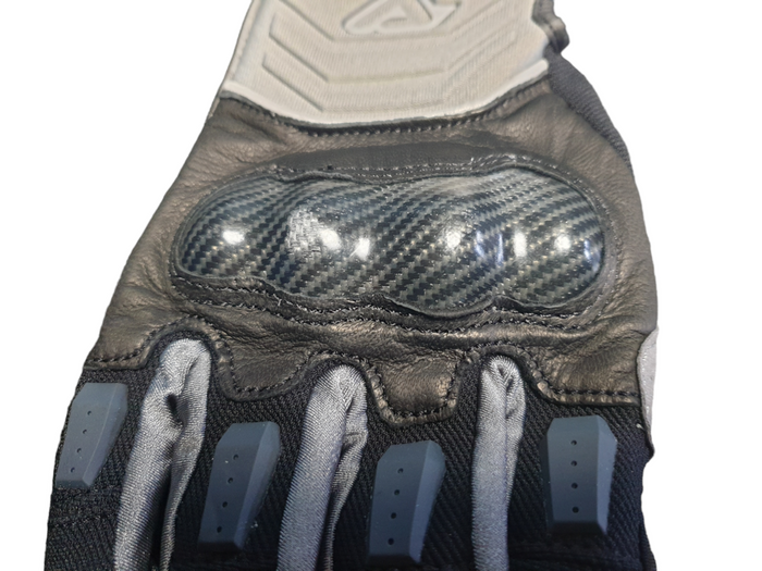 Acerbis Handschue CARBON G mit einem leichten Makel